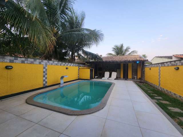 Casa 3 quartos,  área gourmet e piscina.