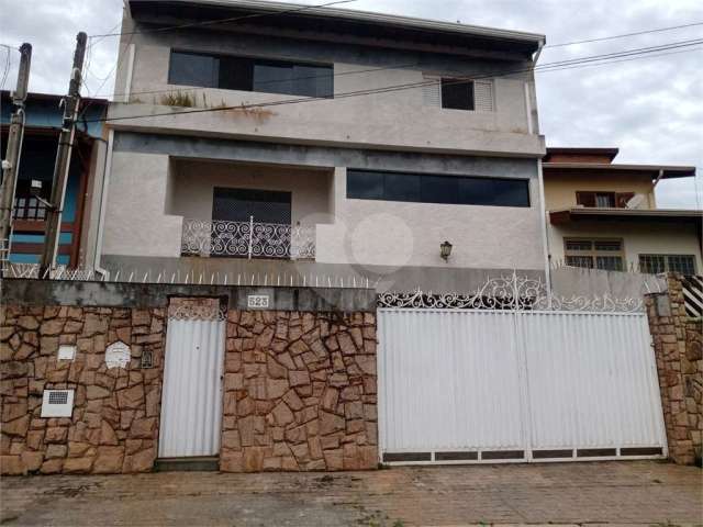 Casa com cinco dormitórios no bairro Nova Campinas