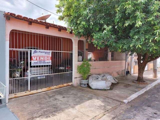 Casa em ótima localização no CPA 3 setor II, prox. Av. Tuiuiú e comércio local.