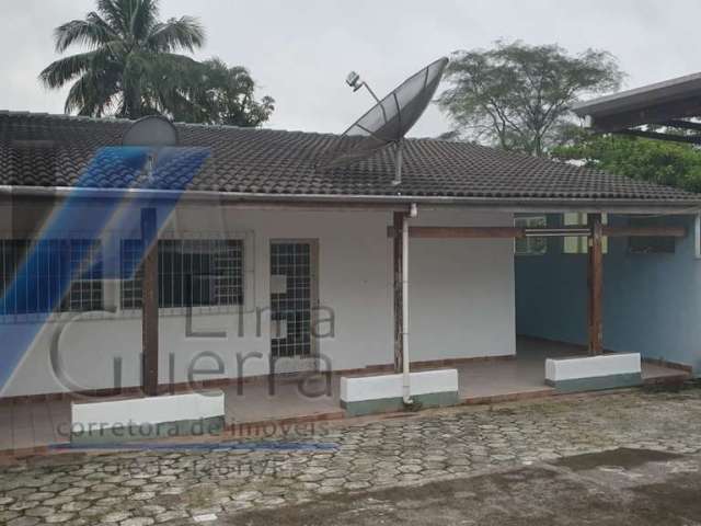 Perequê Açu, Ubatuba - Casa eicula com 1 dormitório e terreno de 283 m2.