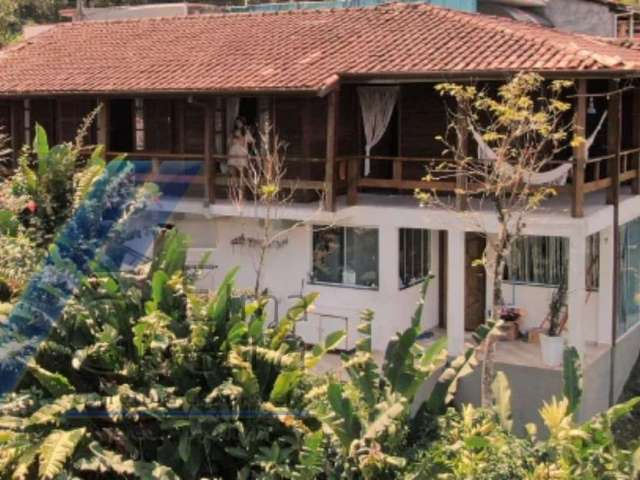 Ubatuba, Enseada - Casa com 05 dormitórios  com vista para o mar.