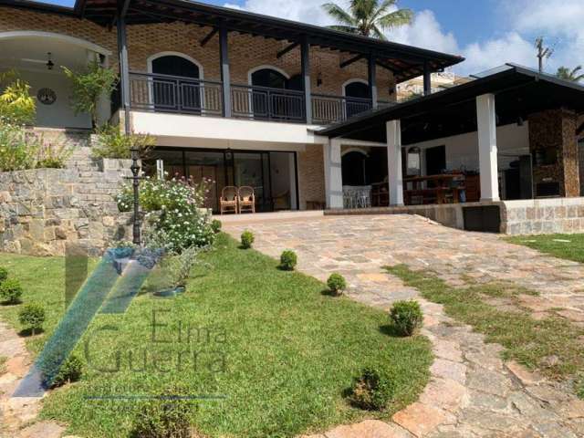 Ubatuba, Enseada - Casa alto padrão de frente para o mar com 05 suítes de frente para o mar..