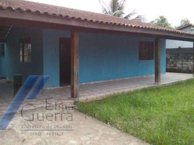 Ubatuba, Jardim Carolina - Casa com 03 dormitórios, sendo 02 suítes.