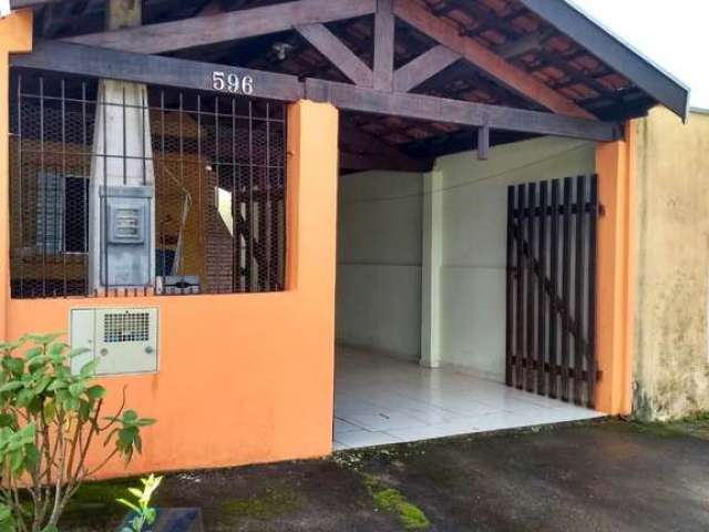 Ubatuba, Perequê Açu - Casa geminada com 02 dormitórios, sendo 01 suíte.