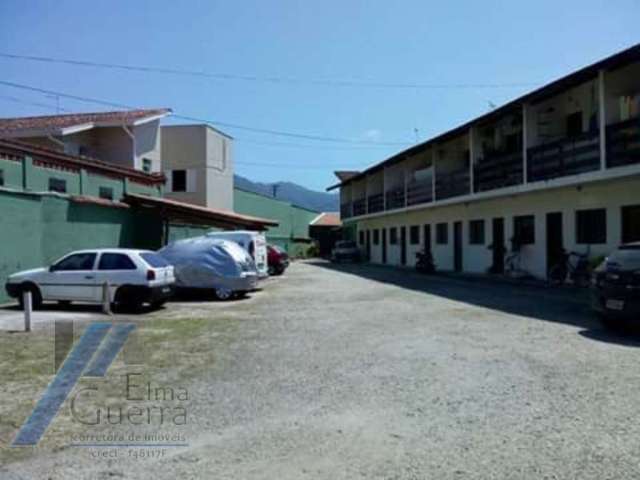 Ubatuba, Silop - Condominio de casas sobrados com 03 dormitórios, sendo 01 suíte.