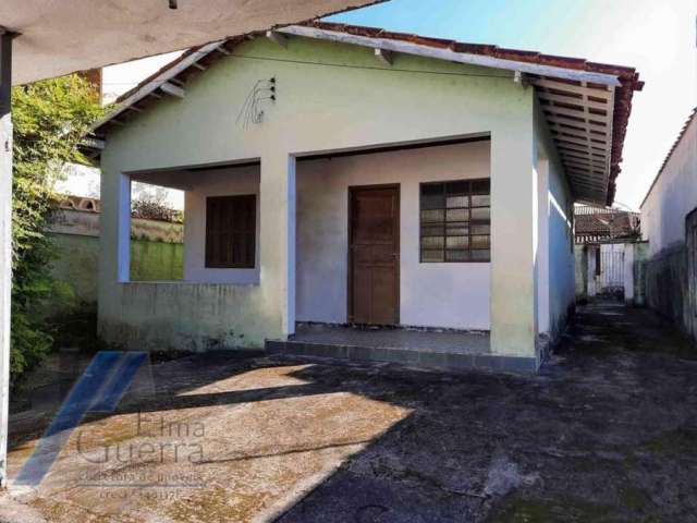 Ubatuba, Centro - Casa com 04 dormitórios, com terreno de 300 m2.