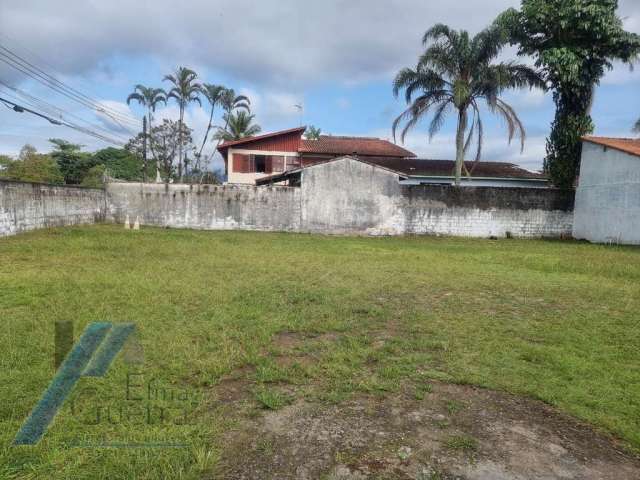 Ubatuba, Centro, Praia do Cruzeiro - Belo terreno com 668 m2, doc Escritura.