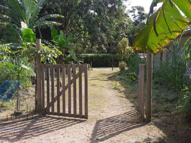 Ubatuba, Ubatumirim - Casa com documento de posse, com 02 quatos sendo 01 suite.