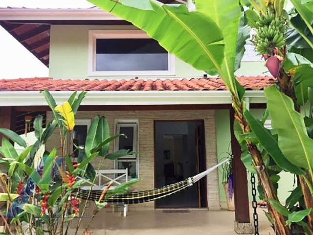 Ubatuba, Itaguá - Linda casa sobrado com 03 formitorios sendo 02 área de lazer .