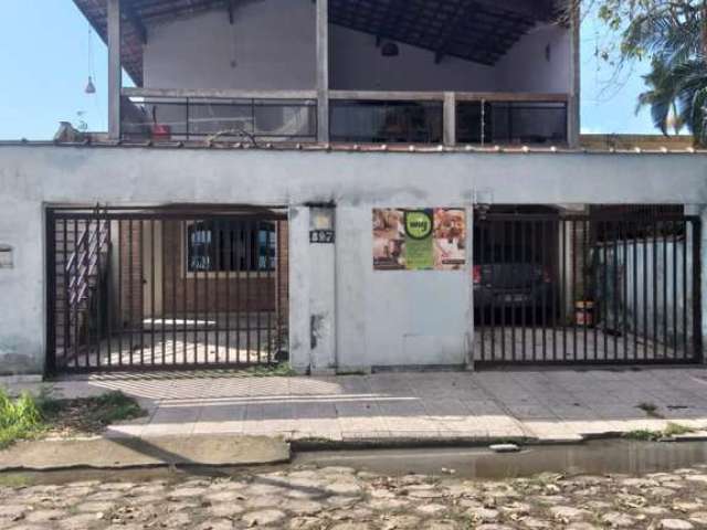 Ubatuba, Centro - Imovel com 02 casas mais edicula com terreno de 300 m2.