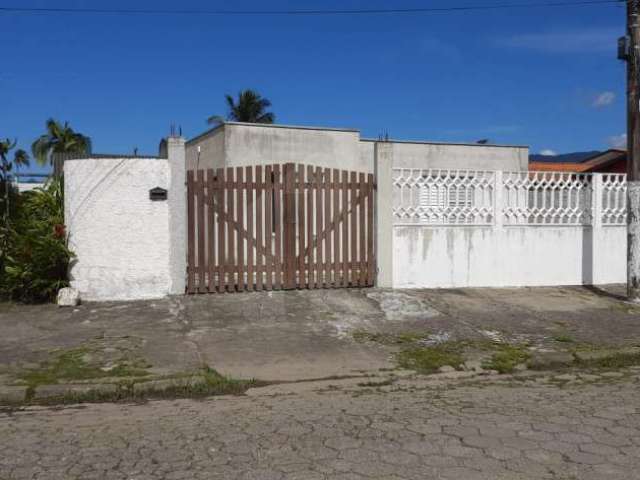 Casa à Venda em Caraguatatuba na Praia das Palmeiras  LADO PRAIA