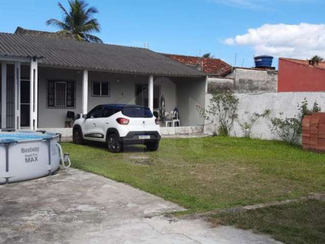 Casa à Venda em Caraguatatuba na Praia das Palmeiras  LADO PRAIA