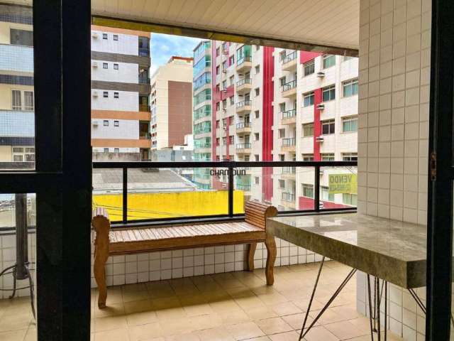 Apartamento espaçoso na avenida principal no centro de Guarapari, com 3 quartos, dependência completa e 2 vagas de garagem