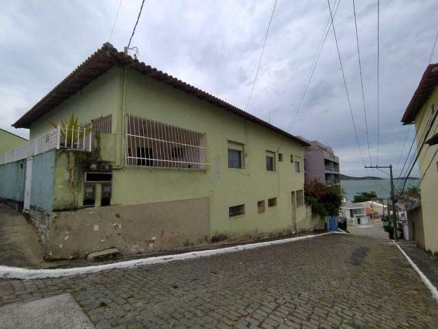 Casa à venda, 8 quartos, 3 suítes, 2 vagas, Centro - Guarapari/ES