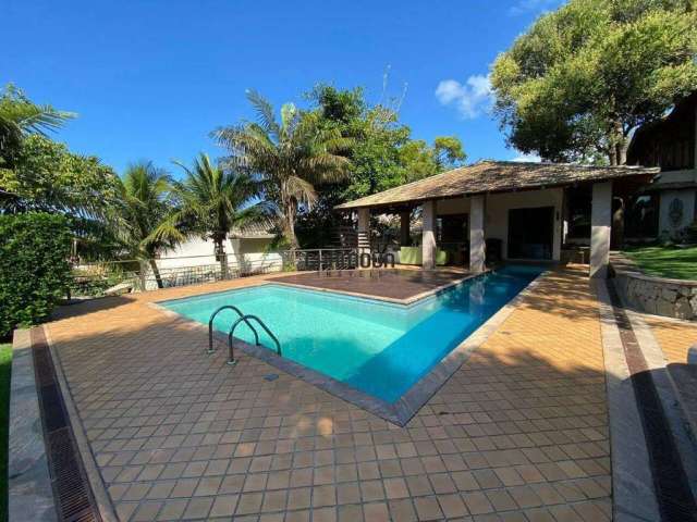 Linda Casa à Venda no Luxuoso Condomínio Aldeia da Praia