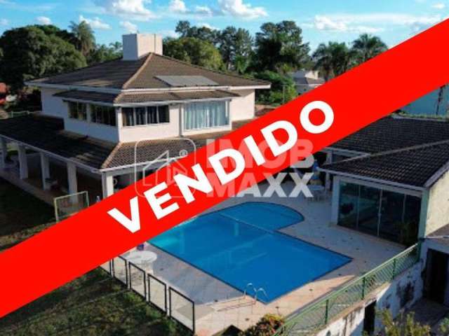 Casa de Condomínio em Park Way com, 5 quartos e 4 suítes - á Venda