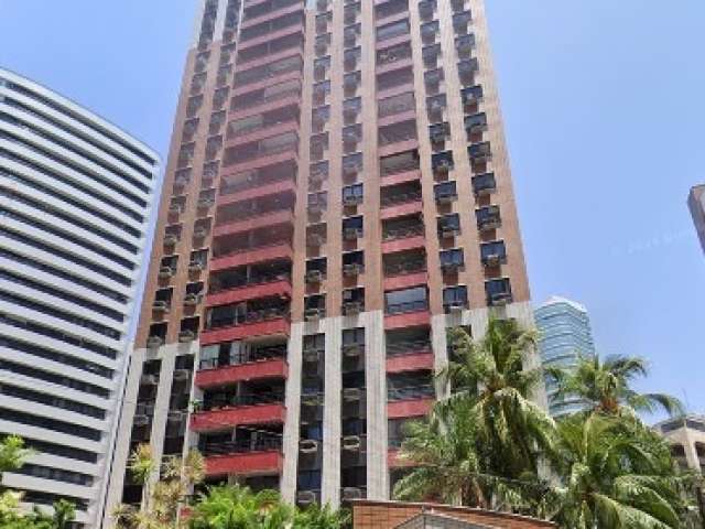 Excelente apartamento com  65,00m² ,1 quadra da Beira Mar e do Ideal Club.