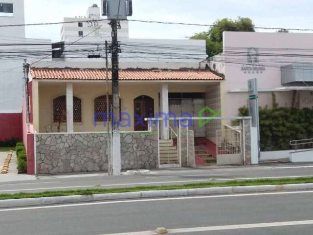 Casa na Av. Hermes Fontes