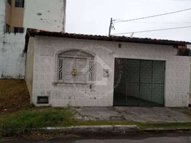 Casa com Terreno de Esquina