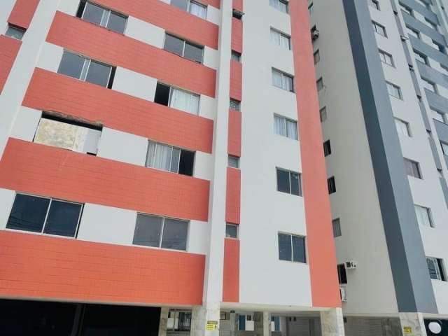 Apartamento à venda, 2/4, 80m, 2 banheiros, vaga de garagem