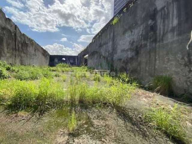 Terreno à venda na Praça Lions Clube, Valongo, Santos por R$ 850.000