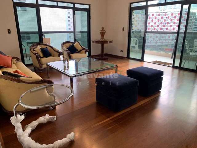 Apartamento luxuoso no Gonzaga, inteiro reformado.