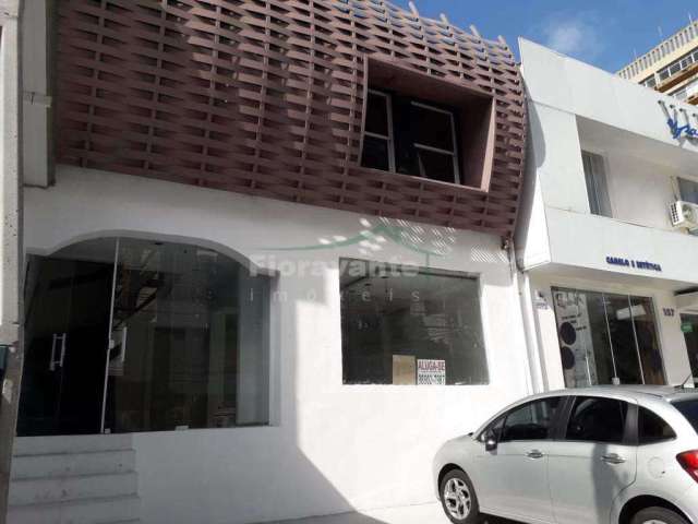 Casa com 3 dorms, Gonzaga, Santos - R$ 2.35 mi, Cod: 5911