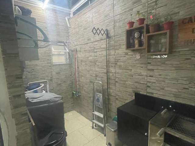 Apartamento com 2 dormitorios sendo uma suite e cozinha   integrada a sala de estar e espaço de churrasqueira  ecológica