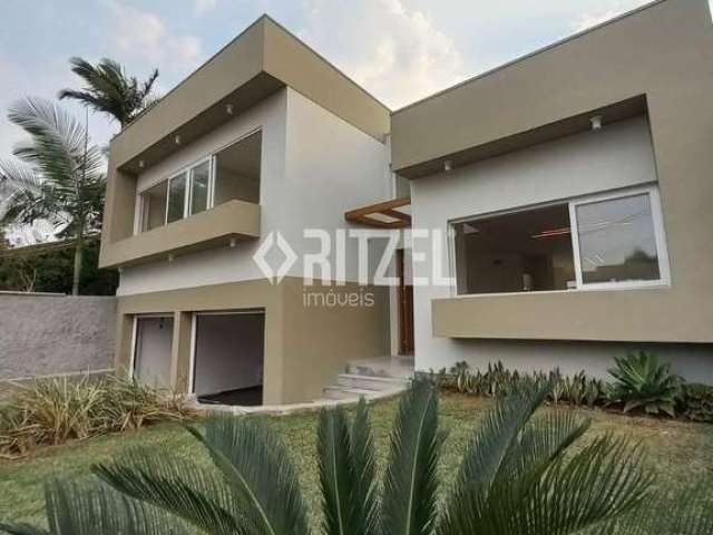 Casa classe A, automatizada com piscina, 3 quartos, suíte de 29m² com closet e banheira de hidromas