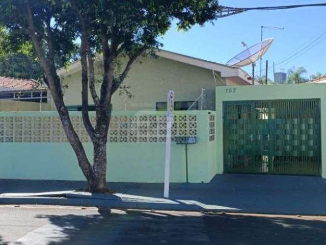 Casa à venda em Vila Brasília, São Carlos - 3 dormitórios e ótima estrutura!