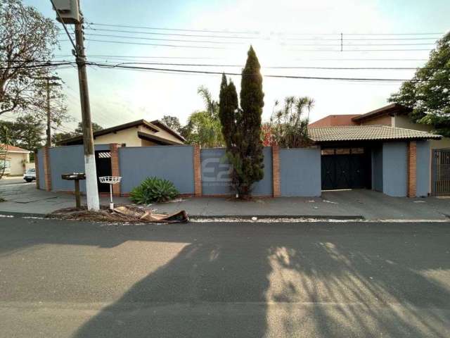 Casa padrão à venda em Residencial Samambaia, São Carlos: 3 dormitórios, suíte, churrasqueira, piscina e mais!