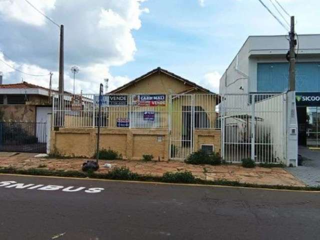 Casa à venda na Vila Prado, São Carlos - 3 dormitórios, 2 banheiros, 2 cozinhas, edícula