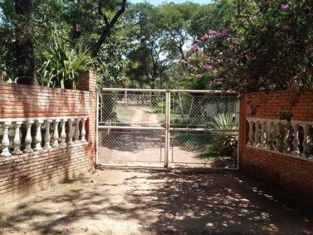 Linda chácara em condomínio com campo de futebol e piscina em São Carlos