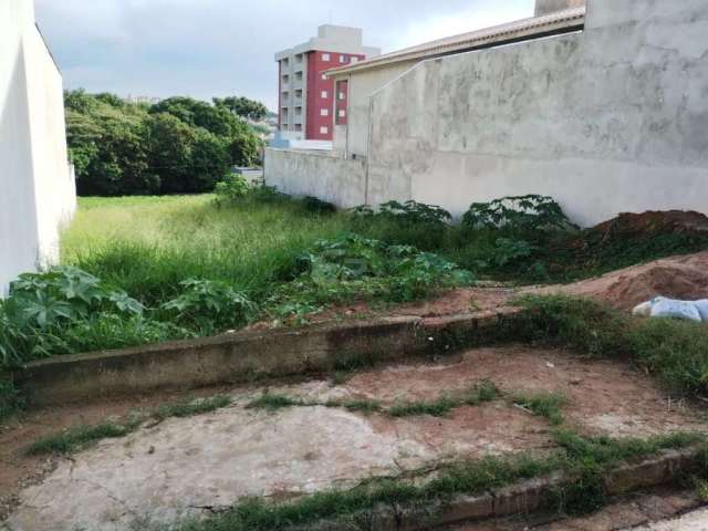 Oportunidade única no Centro de São Carlos! Terreno padrão à venda.