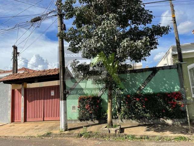 Casa à venda no Parque Fehr, São Carlos: Ideal para aconchegante vida em família!