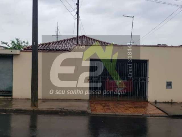 Linda casa à venda no bairro Jardim São João Batista em São Carlos!