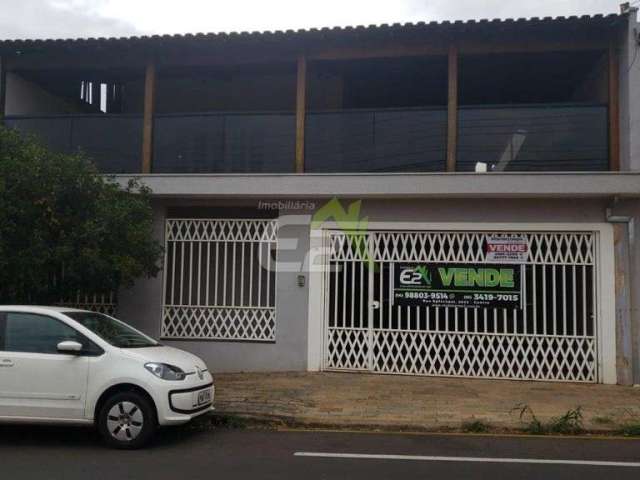 Casa à venda no Jardim São Carlos em São Carlos - 4 dormitórios, 2 suítes