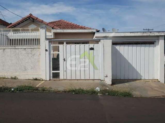 Casa padrão à venda na Vila Lutfalla, São Carlos - 3 dormitórios, 2 banheiros, 4 garagens