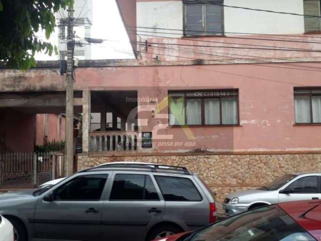 Sobrado de luxo no Centro de São Carlos com 6 dormitórios e edícula