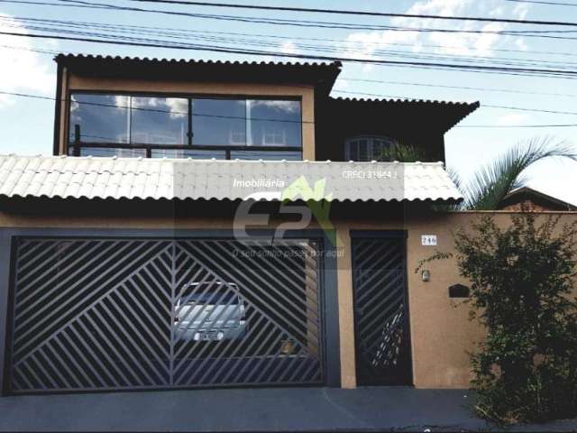 Casa à venda em São Carlos, Parque Fehr - 3 dormitórios, suíte e quintal amplo!