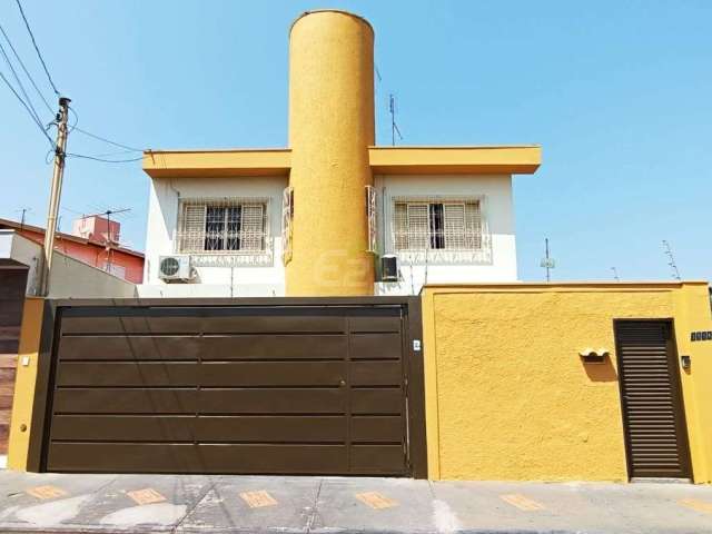 Linda casa Sobrado  para alugar no Centro de São Carlos, com 5 dormitórios e churrasqueira!