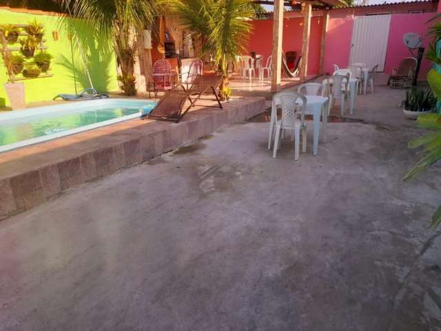 Vende se excelente casa c/ piscina e quintal amplo