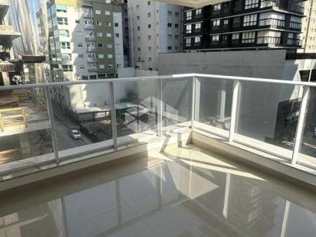 Apartamento em Meia Praia