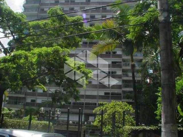 Apartamento em Real Parque