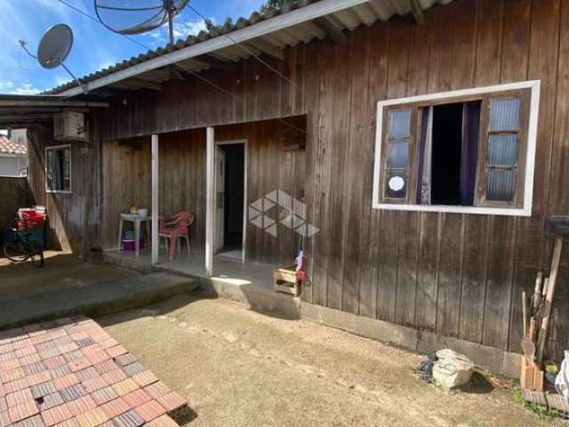 Casa no bairro da Joaia com amplo terreno!