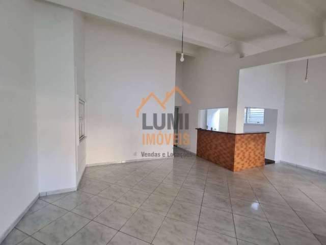 Casa com 3 dorm 1 suite + Edícula no Centro de Ubatuba- 306m² terreno.