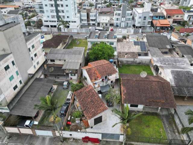 Casa com 5 quartos, 200m², à venda em Camboriú, Santa Regina