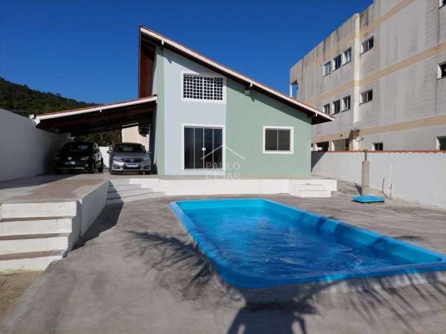 Casa com Piscina | Mezanino | 2 Dorms (1 Suíte) | 152 m² de área privativa e 715m² de terreno - Lot. Ceniro Martins