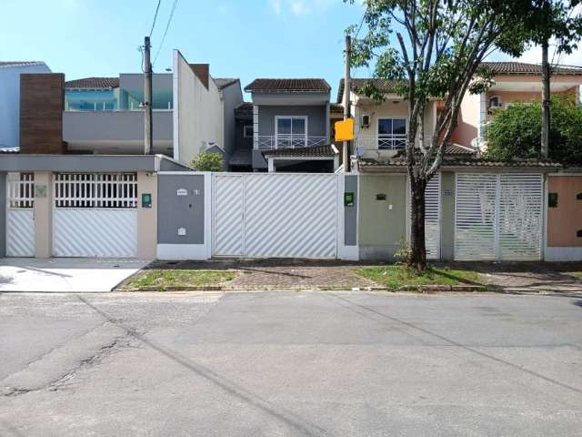 Excelente Casa à Venda em Campo Grande-RJ