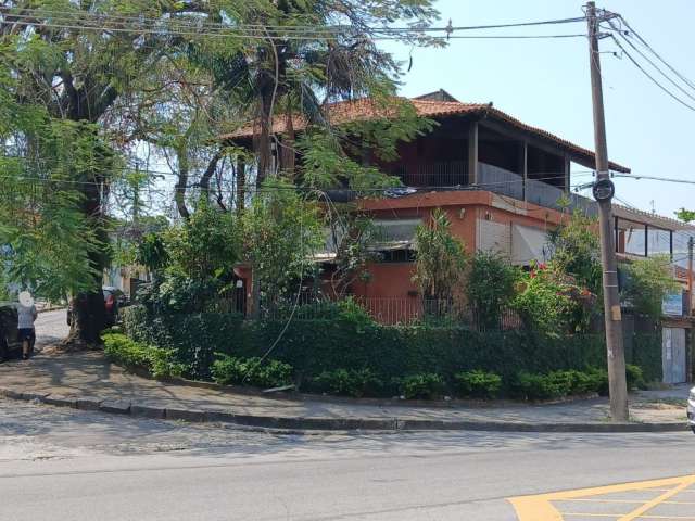 Excelente Casa Para Locação em Campo Grande-RJ / Casa de esquina / Rua Olinda Ellis